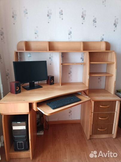 Компьютерный стол