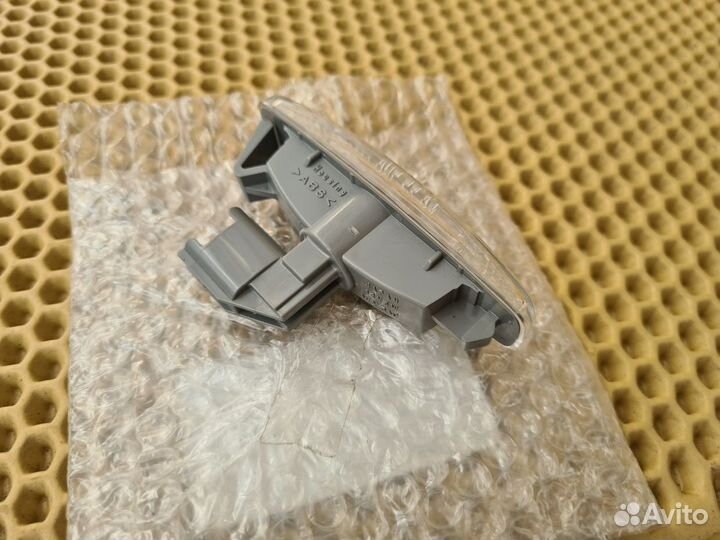 Поворотник в крыле Infiniti