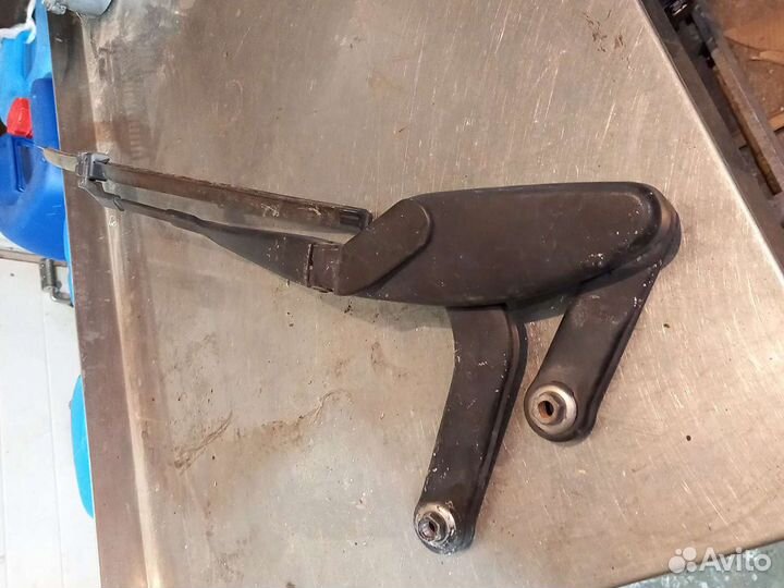 Поводок дворника правый Mercedes W220