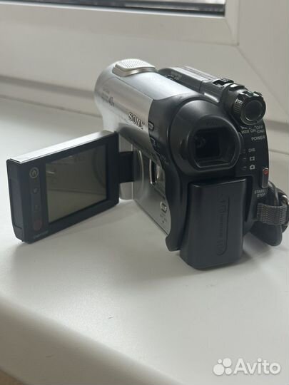 Цифровая видеокамера Sony DCR-DVD106E