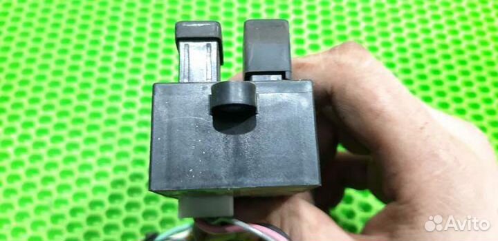 Блок управления стеклоподъемниками Nissan Tiida C1