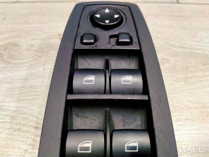 Блок управления стеклоподъемниками передний левый