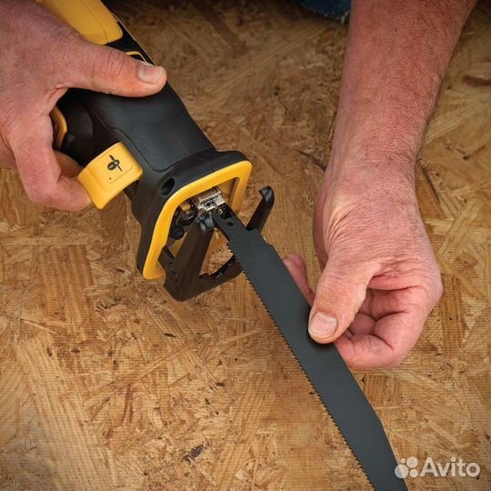 Аккумуляторная сабельная пила dewalt DCS367P2 20V