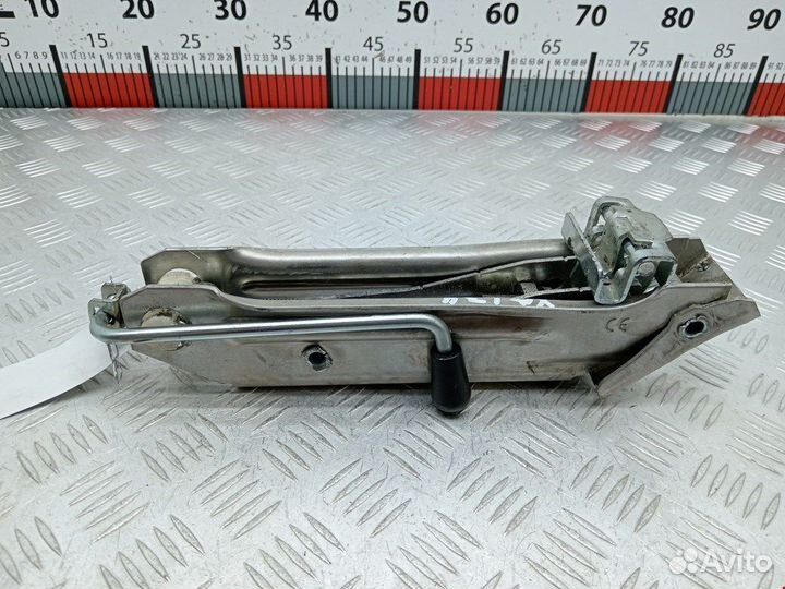 Домкрат для Volkswagen Golf 4 8L0011031A