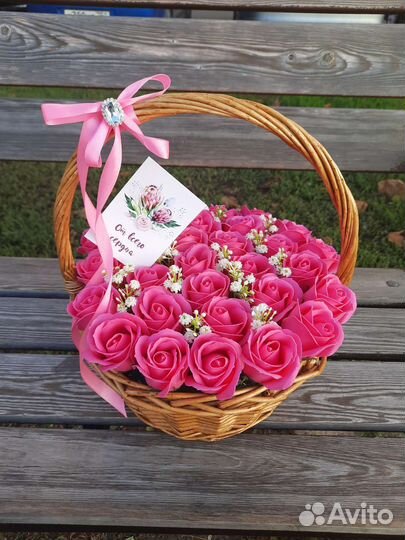 Мыльные розы в корзине