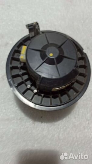 Моторчик отопителя Nissan Tiida c11