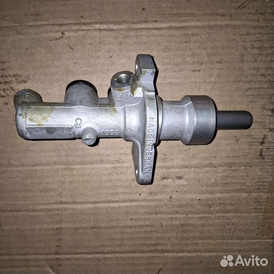 Главный тормозной цилиндр mercedes w202