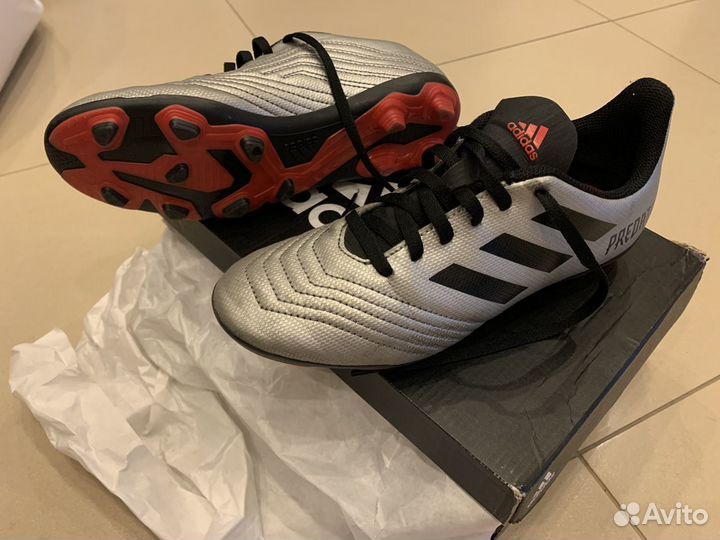 Футбольные бутсы adidas