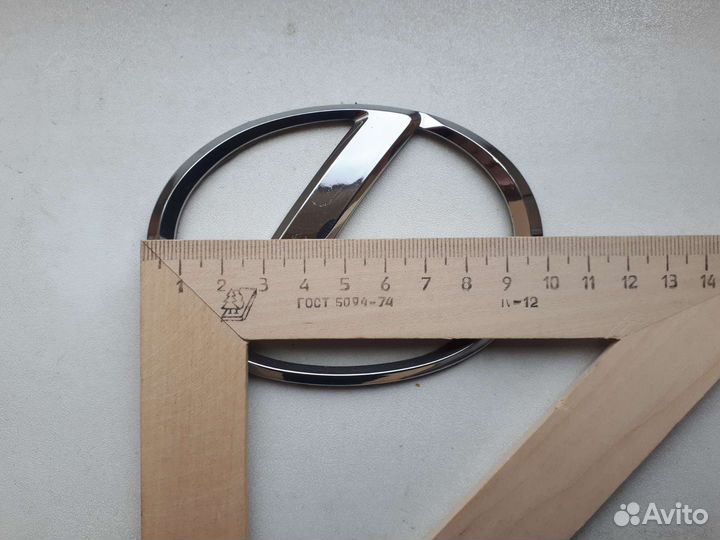 Эмблема lexus