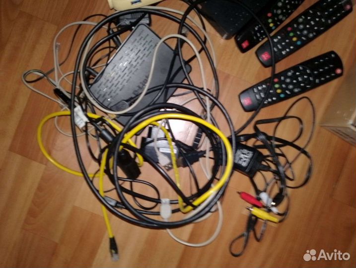 Приставки, шнуры, телефоны, и прочее