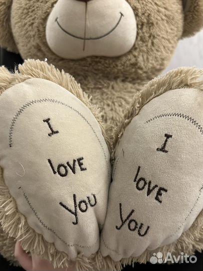 Большой плюшевый медведь