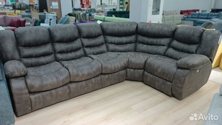 Угловой диван с реклайнером в наличии