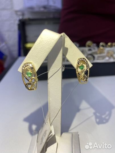 Серьги с бриллиантами и изумрудом