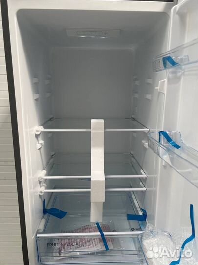 Холодильник thomson NO frost новый