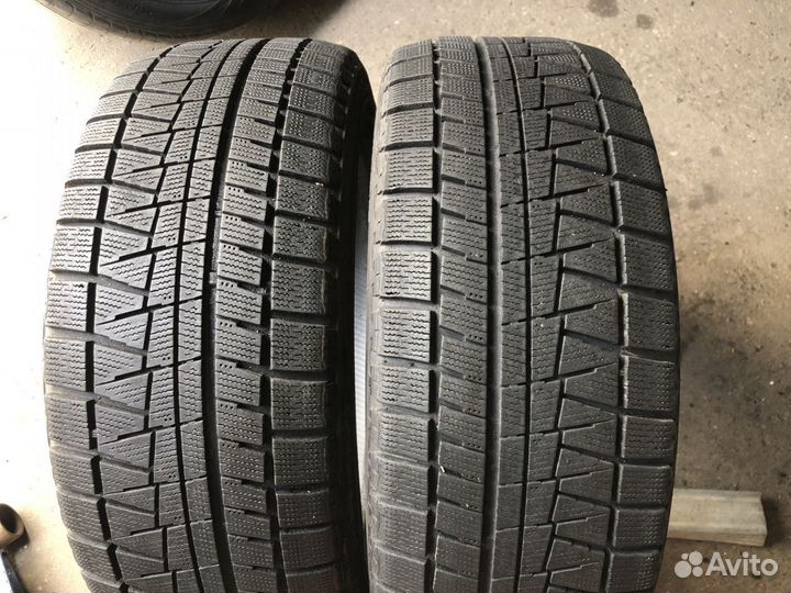 Bridgestone Blizzak Revo GZ 235/45 R17 94Q