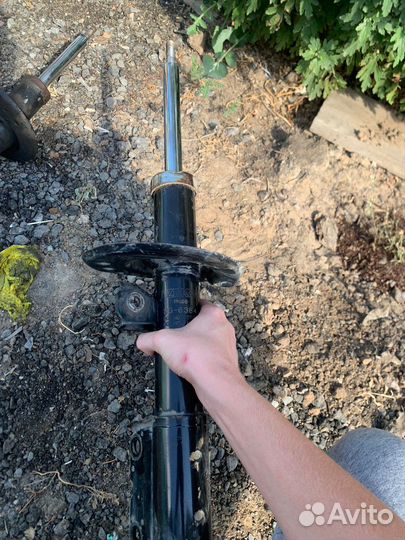 Стойка амортизатора Nissan Qashqai j10