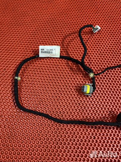 Коса задней двери Mitsubishi Carisma под Эсп