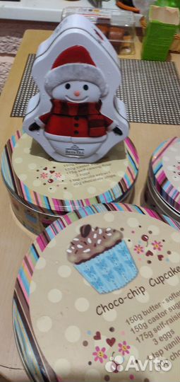 Коробки жестяные,красивые