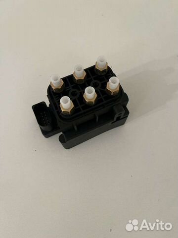 Блок клапанов пневмоподвески Audio Q7 Porsche VW