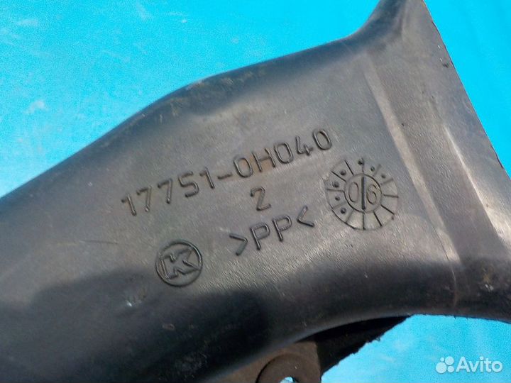 Патрубок воздушного фильтра toyota Avensis (T250)