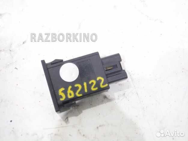 Кнопка открывания лючка бензобака