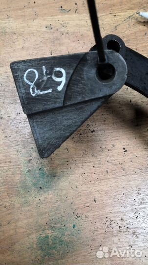 Кронштейн генератора Нижний\ верхний Mazda 626 FS