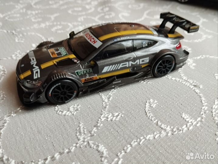 Модель автомобиля 1:43