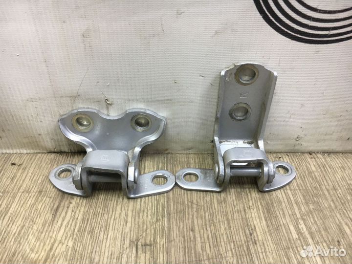 Петли двери Toyota Wish II (2009—2012)