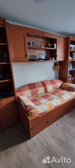 Шкаф, кровать и стол для детской