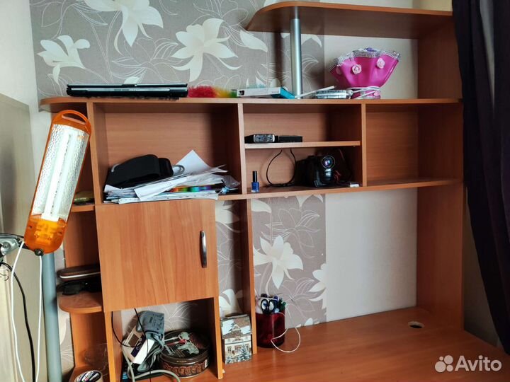 Угловой Компьютерный стол в отличном состоянии