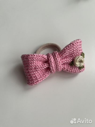 Резинка для волос с вязаным бантиком