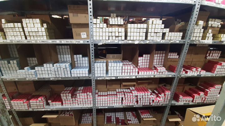 Профессиональные краски в ассортименте