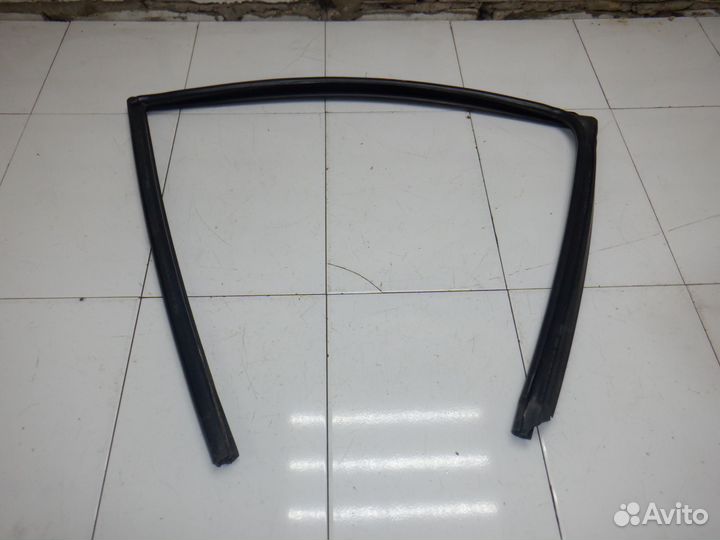 Уплотнитель стекла (внутри) Ford Mondeo 3