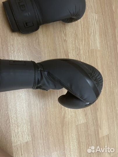 Боксерские перчатки