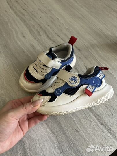 Кроссовки детские