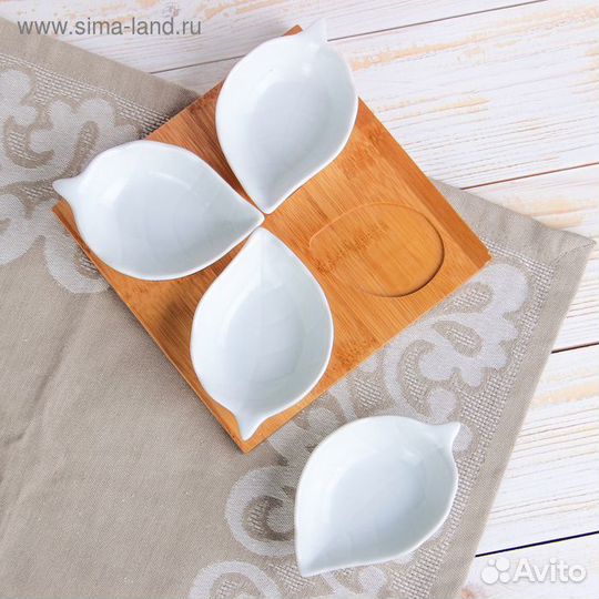Набор салатников керамический на деревянной подста