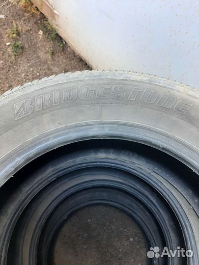 Bridgestone Dueler H/T 687 225/65 R17