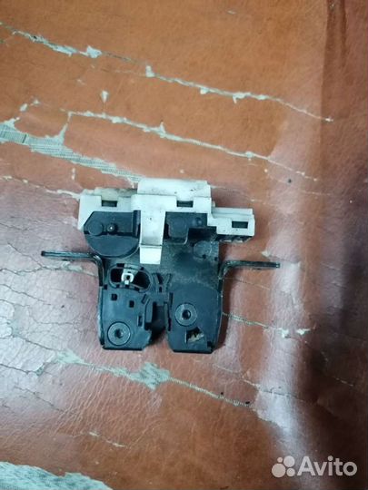Замок багажника Рено меган 2