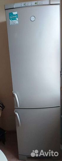 Холодильник двухкамерный Electrolux