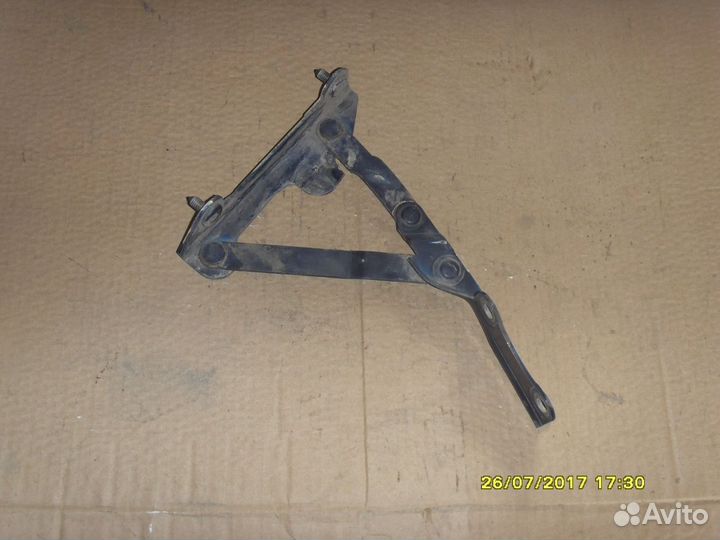 Петля крышки багажника правая Киа Кларус