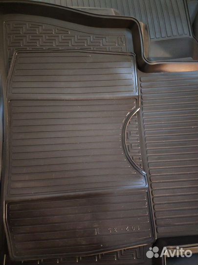 Продаются салонные коврики Nissan