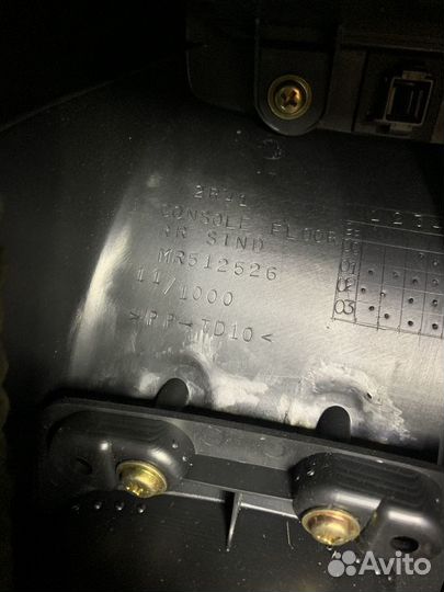 Подлокотник Mitsubishi Lancer IX 9 Classic Консоль