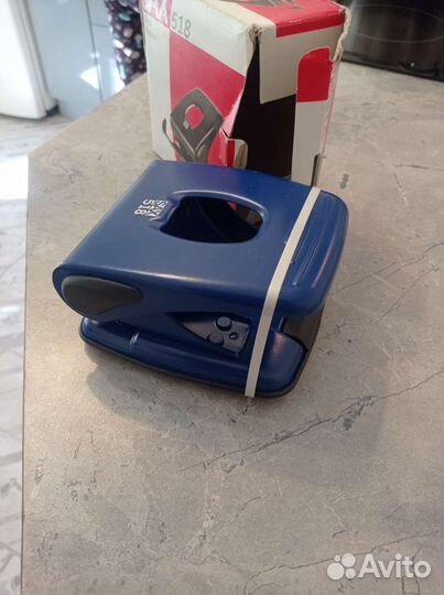 Дырокол SAX518