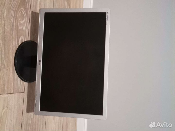 Монитор lg flatron w2242s