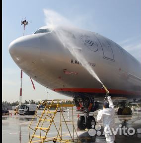 Уборщик самолетов на вахту с питанием. Москва