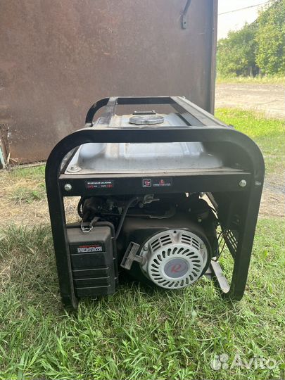 Бензиновый генератор