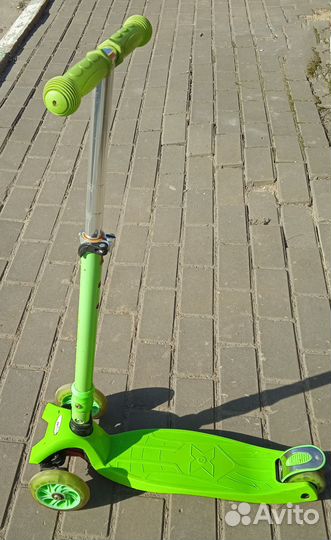 Самокат трехколесный