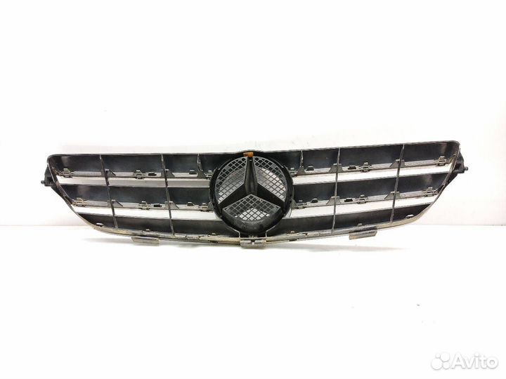 Решетка радиатора Mercedes-Benz CLK-Класс