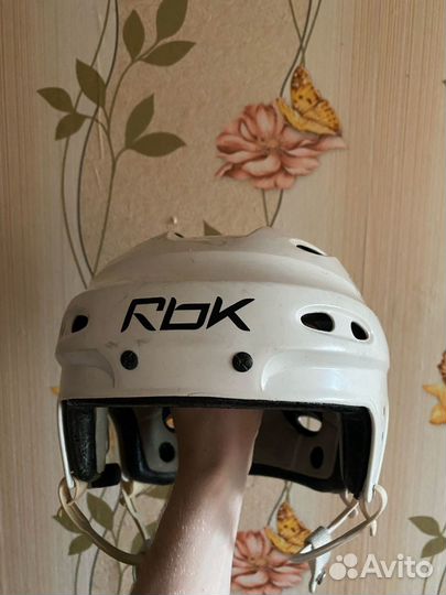 Хоккейный шлем