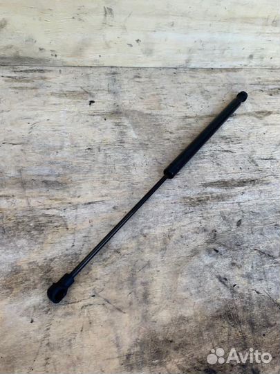 Амортизатор крышки багажника VW passat cc (2008-20